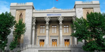 İran XİN Hörmüz boğazının bağlanması ilə bağlı məlumatları təkzib edib