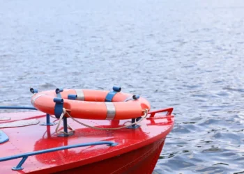 Kanadada turist gəmisi batıb