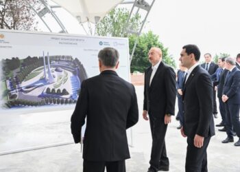 Azərbaycan və Türkmənistan prezidentləri Şuşa məscidində tikinti işlərinin gedişi ilə tanış olublar