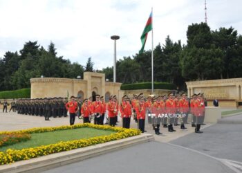 Bakıda Silahlı Qüvvələr Günündə hərbçilərin yürüşü keçirilir – FOTO