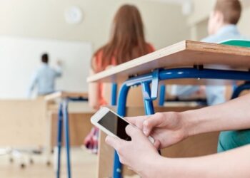 Şagirdlərin dərs vaxtı mobil telefondan və elektron cihazlardan istifadə etməsi qadağan olunub