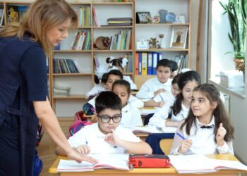 73 mindən çox müəllimin əməkhaqqına əlavələr edilib