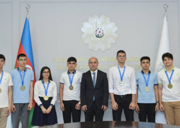 Elm və təhsil naziri Respublika Fənn Olimpiadalarının ən yüksək nəticə göstərən qalibləri ilə görüşdü