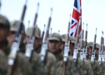 Böyük Britaniya hökuməti hərbi büdcə böhranı ilə üzləşir