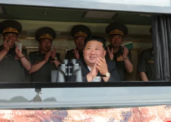 Şimali Koreya lideri Kim yeni silahların sınaqlarını izləyib