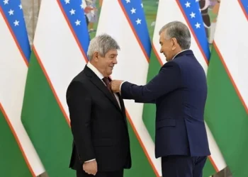 Mirziyayev səfirimizi təltif etdi