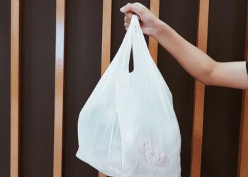 İran müharibəsi Yaponiyada plastik torba böhranına səbəb oldu