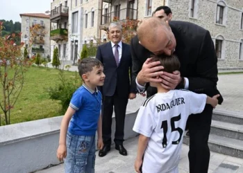 Prezidentin Şuşada uşaqlarla səmimi görüşü – Video