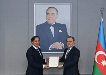 Ceyhun Bayramov Braziliyanın yeni səfirinin etimadnaməsinin surətini qəbul edib