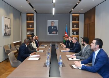 Azərbaycanla Qəmər Adaları İttifaqı arasında münasibətlər müzakirə olunub