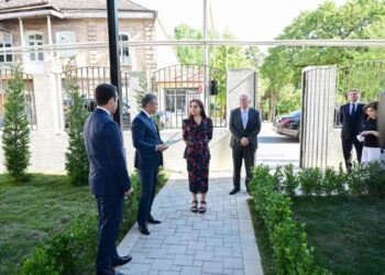Leyla Əliyeva Şəki Şəhər İncəsənət Məktəbində olub – FOTO