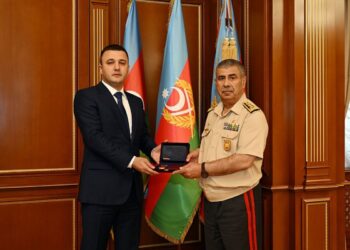 MN-in baş direktoru və bir qrup hərbçi təltif edilib