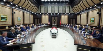 Ərdoğan və Trampın sədrliyi ilə nümayəndə heyətləri arasında görüş başlayıb