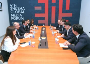 Hikmət Hacıyev IV Şuşa Qlobal Media Forumunda Suriya, Qazaxıstan və Özbəkistan nümayəndələri ilə görüşüb