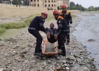 FHN: Gəncədə çayda köməksiz qalan şəxs xilas edilib