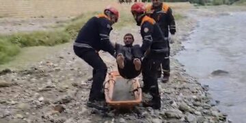 FHN: Gəncədə çayda köməksiz qalan şəxs xilas edilib