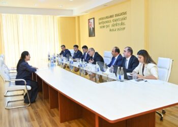 Elm və təhsil naziri Saatlıda vətəndaşları qəbul edib