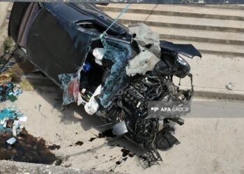 Hacıqabulda avtomobil körpüdən aşıb, 2 nəfər xəsarət alıb – FOTO