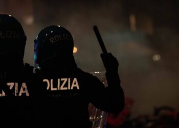 İtaliyada etirazlar zamanı 120 polis xəsarət alıb