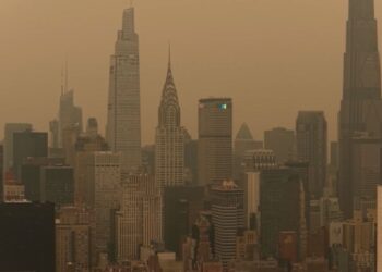 Kanada meşə yanğınlarından çıxan tüstü Nyu-Yorku bürüdü
