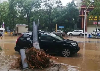 Çində daşqınlar: Onlarla insan həlak olub