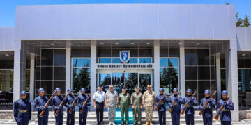 Azərbaycan HHQ komandanı Türkiyədə səfərdədir