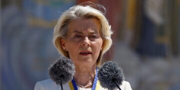 Leyen Kiyev bunkerinə sığındı