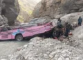Pakistanda sərnişin avtobusu dərəyə çırpıldı: 40 ölü