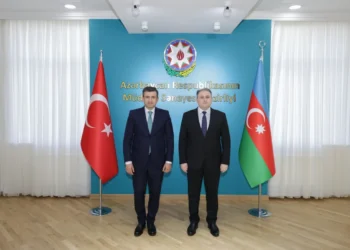 Vüqar Mustafayev Səlcuq Bayraktarla hərbi-texniki əməkdaşlığı müzakirə edib