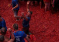 İspaniyada “Tomatina” “döyüşü” zamanı 150 ton pomidor istifadə olunub