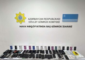 İstanbuldan Bakıya gələn çamadanda bəyan edilməyən 17 telefon aşkarlanıb