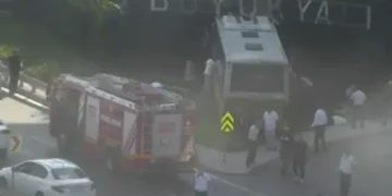İstanbulda avtobus qəzaya uğrayıb, ölən və 20-yə yaxın yaralı var