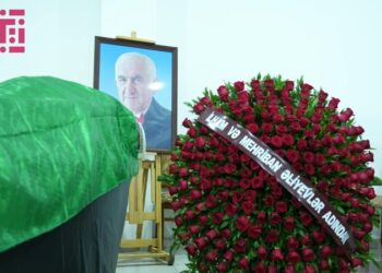 İlham Əliyev və Mehriban Əliyeva Tofiq Bakıxanovun vida mərasiminə əklil göndəriblər