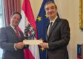 Azərbaycanın Avstriyadakı səfiri etimadnaməsinin surətini Henniqə təqdim etdi