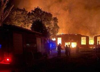 Kiyevdə dəmir yolu vuruldu: ölən var