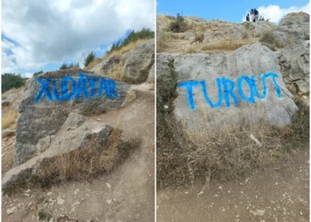 Şuşada bəzi turistlər qaya daşlarının üzərini yazıblar