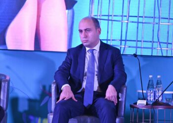 Dərsliklər üzərində işləyirik – Nazir