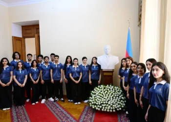 AHİK könüllüləri Prezident Kitabxanasını ziyarət ediblər