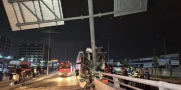 Adanada sərnişin avtobusu qəzaya uğrayıb, 10-dan çox şəxs xəsarət alıb