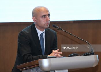 Emin Əmrullayev təbiət elmlərinin məzmununa və tədrisinə yenidən baxmağa çağırıb