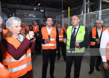 Xarici diplomatlar “İstisu” mineral su zavoduna baş çəkiblər