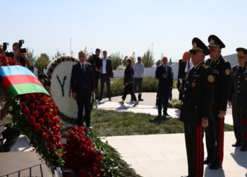 FHN-in kollektivi Zəfər parkını ziyarət edib