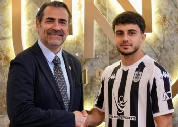 “Neftçi” Emil Səfərovla müqavilə müddətini uzatdı
