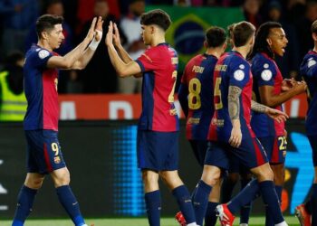 “Barselona” 2 futbolçusu ilə yollarını ayırdı