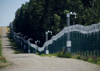 Finlandiya Rusiya ilə sərhəddə 200 km-lik çəpərin tikintisini tamamlayıb