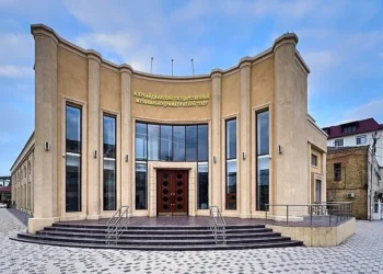 Dərbənddə bu teatra Maqomayevin adı verildi