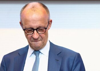 Merts öz partiyasını məhv etməkdə ittiham olunub