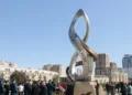 Müdafiə naziri və müavinləri Zəfər abidəsini ziyarət ediblər