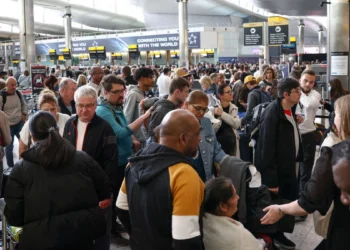 Böyük Britaniyanın hava limanlarının işi pozulub