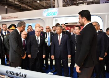 Azərbaycan və Türkiyə müdafiə nazirləri “ADEX 2026” sərgisini ziyarət ediblər